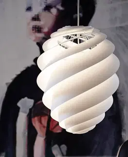 Závesné svietidlá LE KLINT LE KLINT Swirl 2 Medium, biela závesná lampa