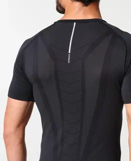 nordic walking Pánske bežecké tričko Run 500 Confort Skin bez švov čierne