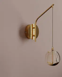 Nástenné svietidlá Lucande LED nástenná lampa Hayley, zavesená guľa, zlatá
