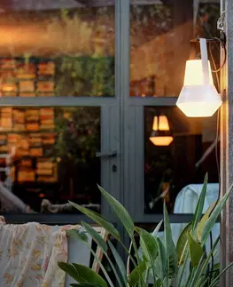 Vonkajšie osvetlenie terasy FARO BARCELONA Cat – mobilné vonkajšie svietidlo v bielej