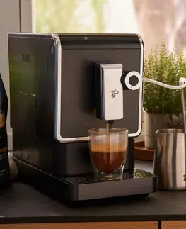 Coffee Makers & Espresso Machines Plnoautomatický kávovar Tchibo »Esperto Pro«, antracitový