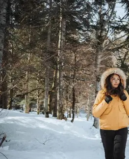 bundy a vesty Dámska nepremokavá zimná bunda na turistiku SH500 do -8 °C