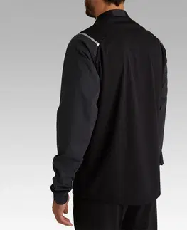 bundy a vesty Futbalová vetruvzdorná a nepremokavá bunda T500 pre dospelých čierna