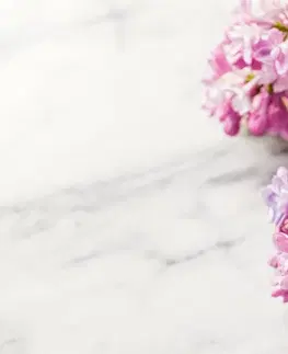 Obrazy kvetov Obraz nádherné kvety na mramorovom podklade