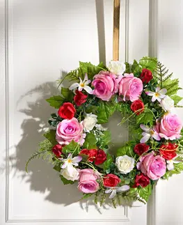 Drobné dekorácie a doplnky Kvetinový veniec z ruží
