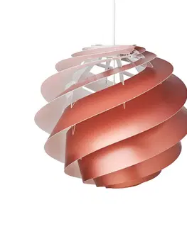 Závesné svietidlá LE KLINT LE KLINT Swirl 3 Medium – závesná lampa v medenej