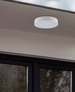 Vonkajšie stropné svietidlá Lindby Vonkajšie stropné LED svietidlo Lyam IP65 biele