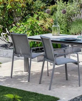 Stoličky Diamond záhradná jedálenská stolička s teakovými podrúčkami svetlo sivá