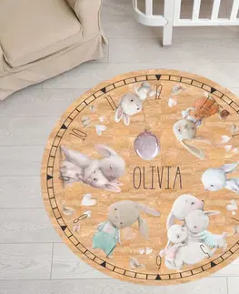 Korkové koberce Okrúhly koberec do detskej izby so zvieratkami a menom