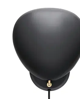 Nástenné svietidlá GUBI GUBI Cobra nástenné svietidlo čierne so zástrčkou