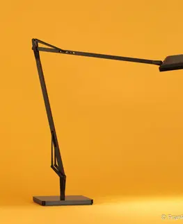 Stolové lampy FLOS FLOS Kelvin Edge čierna LED lampa na písací stôl