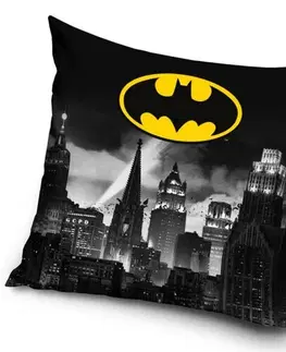Obliečky Carbotex Obliečka na vankúšik Batman Nočná Gotham, 40 x 40 cm