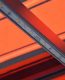 Záhradné markízy Ručne zaťahovacia markíza s LED svetlom 600x300 cm Dekorhome Hnedá / oranžová