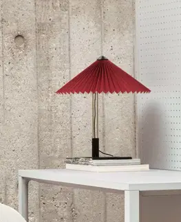 Lampy na nočný stolík HAY HAY Matin 300 LED plisovaná stolová lampa, oxidovo červená