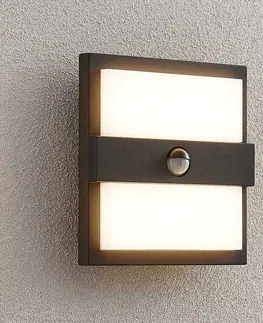 Vonkajšie nástenné svietidlá so senzorom Lucande Lucande Gylfi vonkajšie LED svetlo štvorec+snímač
