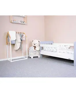 Detské postieľky, cestovné postieľky New Baby Detská posteľ so zábranou Erik biela-sivá, 140 x 70 cm