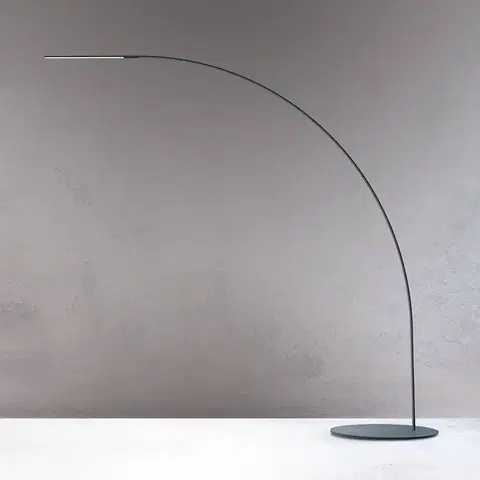 Stojacie lampy Fontana Arte Fontana Arte Yumi – dizajnová oblúková LED lampa