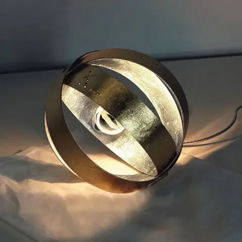 Lampy na nočný stolík Knikerboker Knikerboker Ecliptika moderná stolná LED lampa
