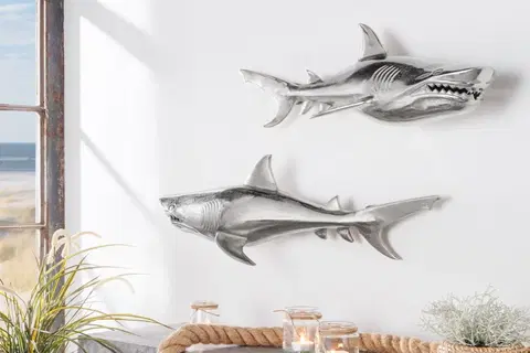 Bytové doplnky a dekorácie Nástenná dekorácia žralok DAKENTA 2 ks Dekorhome Strieborná
