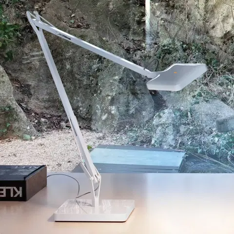 Stolové lampy FLOS FLOS Kelvin stolová LED lampa v bielej