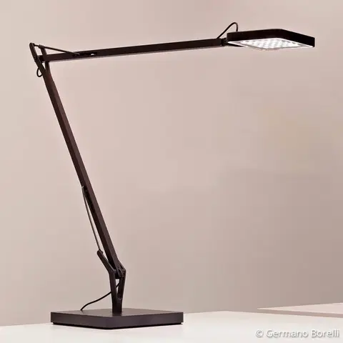 Stolové lampy FLOS FLOS Kelvin – stolná lampa LED v čiernej
