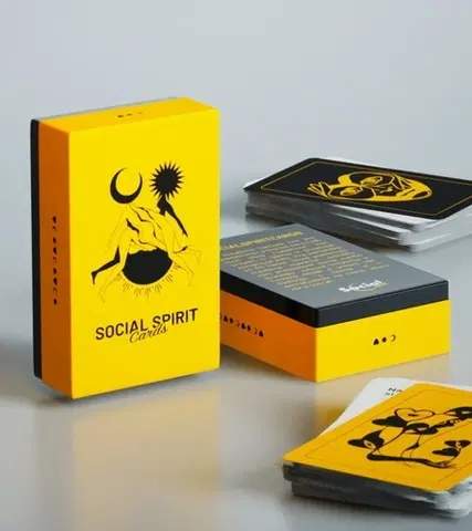 Komunikačné hry Mgr. art. Nikola Kökényová - SOCIAL SPIRIT SOCIALSPIRITCARDS - hravá edukačná pomôcka pre tvorcov na sociálnych sieťach