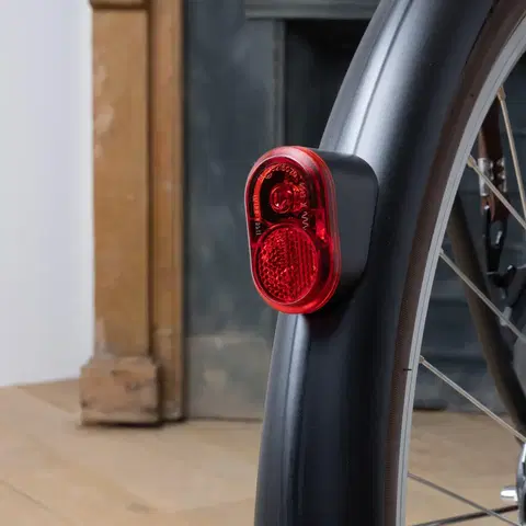 cyklistick Zadné svetlo na bicykel Dynamo LED STEADY čierne
