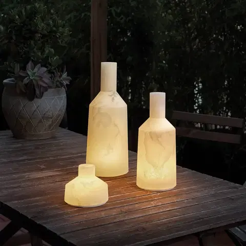 Vonkajšie dekoratívne svietidlá Carpyen Stolová LED lampa Alabast batéria IP65 výška 39 cm