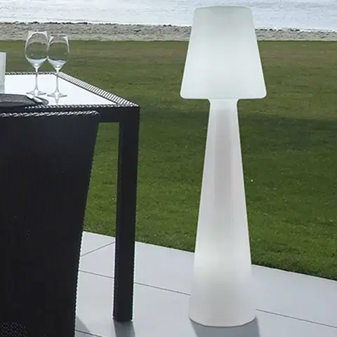Vonkajšie osvetlenie terasy Newgarden Newgarden Lola stojacia lampa výška 110 cm teplá biela